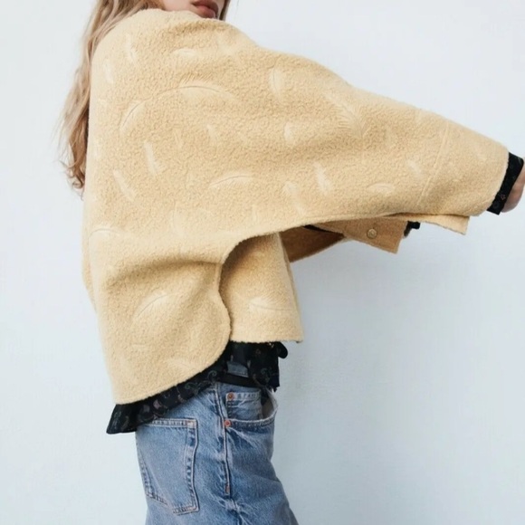 Zara Women’s Medium Teddy Cape Sleeve Poncho Top Tan Pressed Feather - Picture 3 of 12